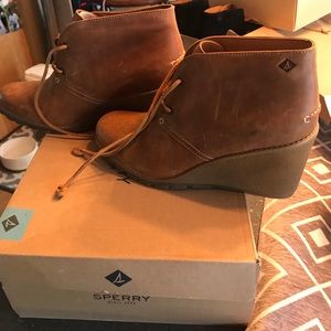 Heeled brown booties Sperrys